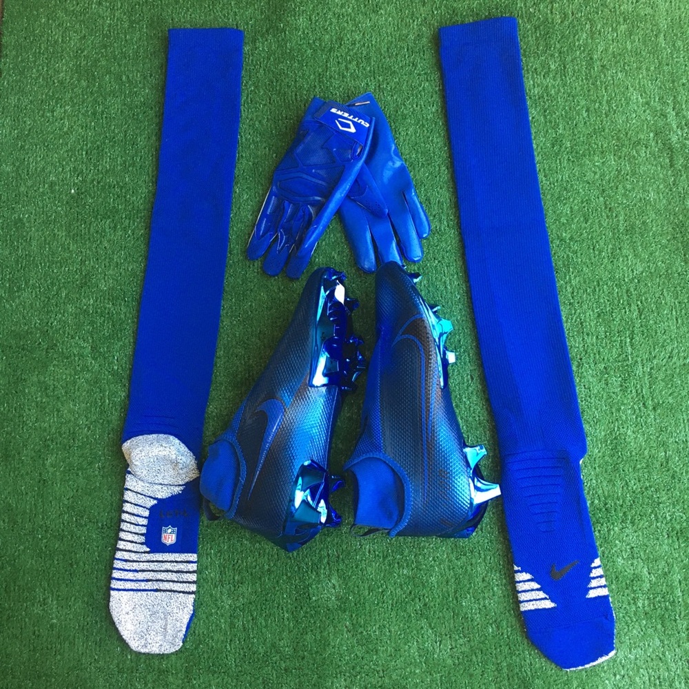 NEW NIKE CLEATS GLOVES SOCKS COMBO